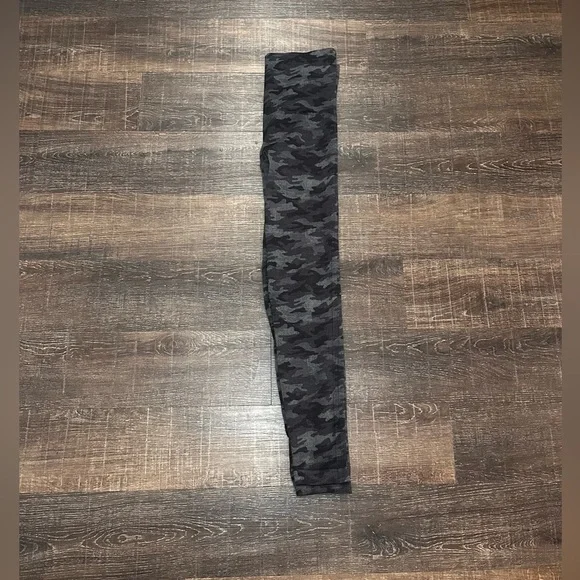 Spanx Look At Me Now Seamless Leggings Heather Gray Camo Stretch Size Large - Picture 4 of 8